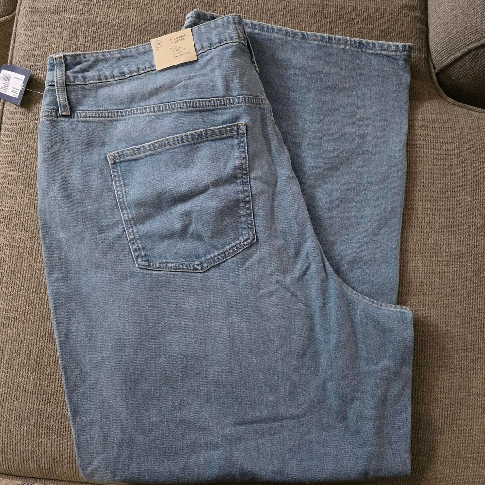 NWT Universal Threads women size 22 wide leg high-rise denim jeans